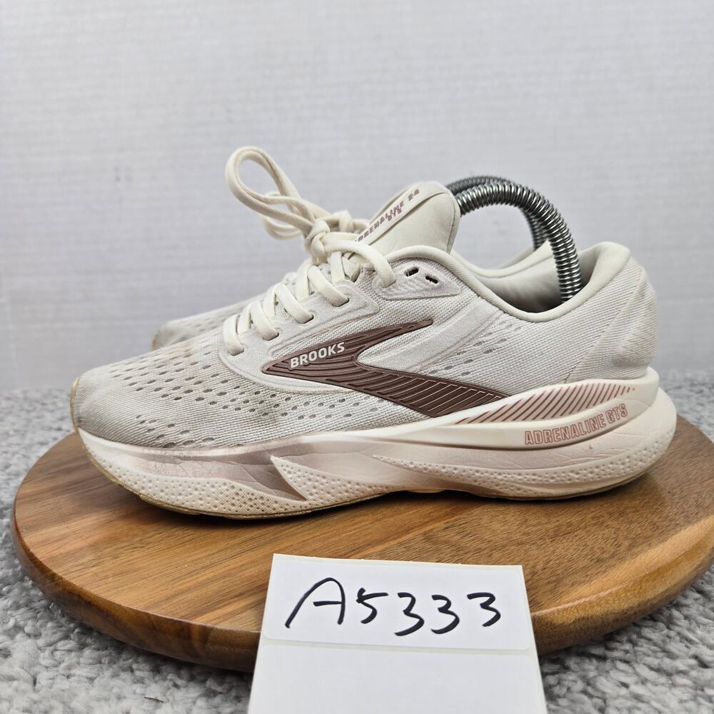 Brooks Womens 7.5B Adrenaline GTS 24 Coconut Rose Gold Daily Road Running Shoe
